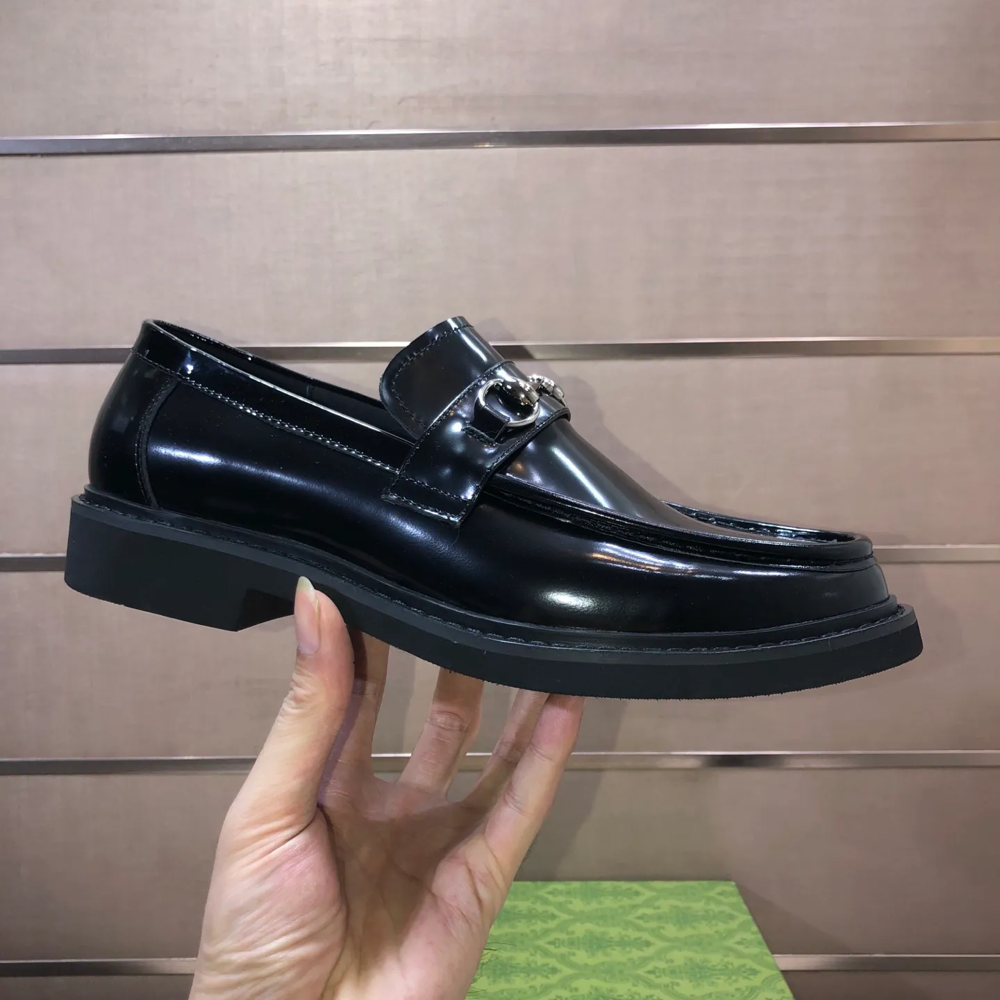 Ex-factory price 540💰The top Italian luxury men’s shoe giant (GUCCI) (Gucci) (full cowhide lining) is now available🍃Original European style🔰 Pleasant to the eye😍In order to make the shoes more durable and non-deformable🌀The production continues to follow traditional methods but there is still no lack of innovation💪Select original sheepskin for the leather♻️ Smooth, natural and exceptionally bright⭐Made of imported cowhide The rich man’s first choice 38-45 (45 customized)